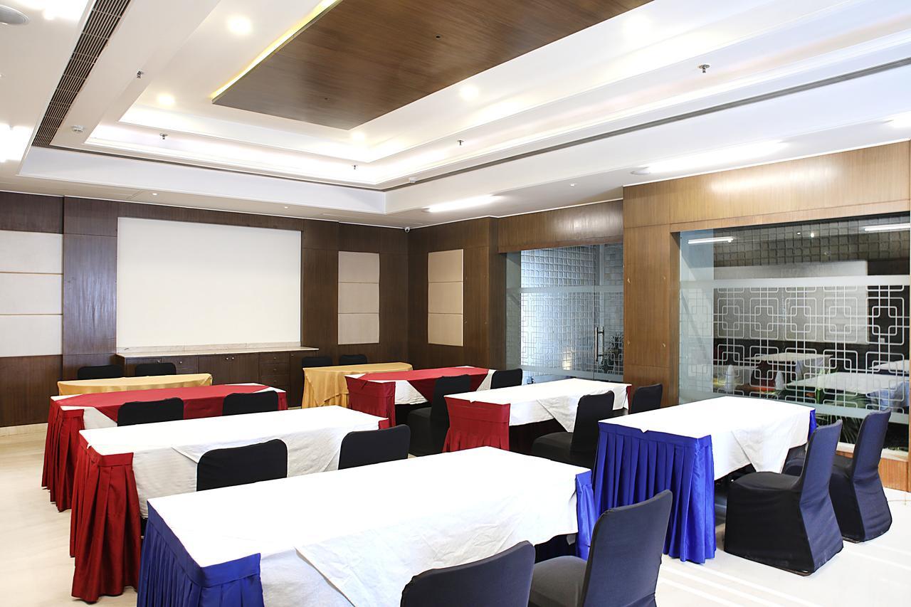 Inde Hotel Signature Tower Гургаон Екстериор снимка