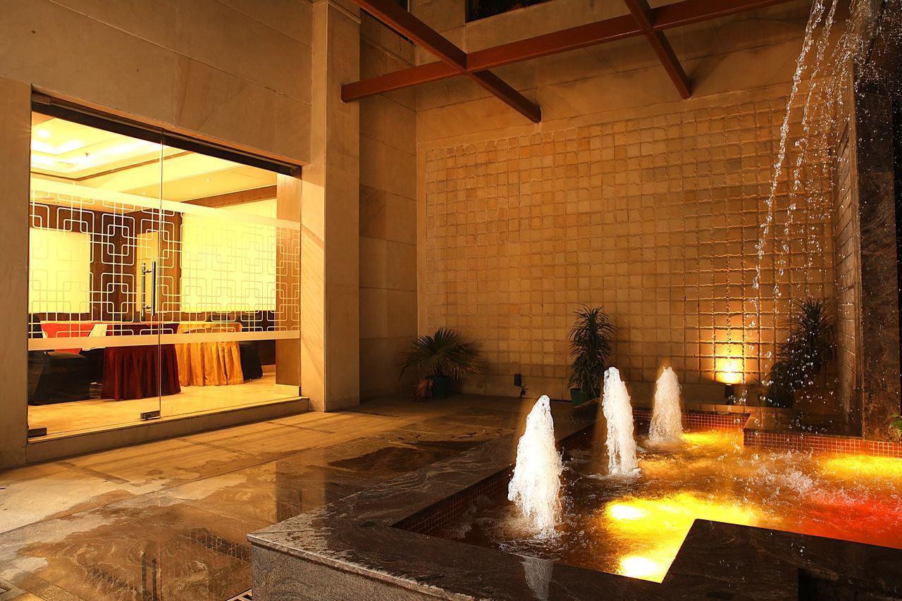 Inde Hotel Signature Tower Гургаон Екстериор снимка